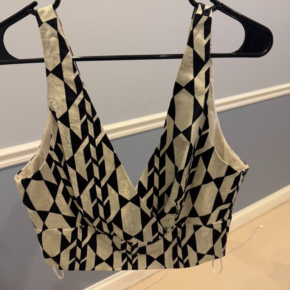 Black and White Crop Top (M)